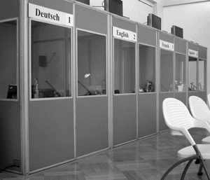 Cabine de conférence, cabine d'interprétation simultanée, technique de conférence, interprètes de conférence, valise guidée, casques